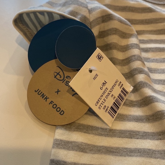 Adorable Disney Mickey baby onesie - Picture 6 of 6